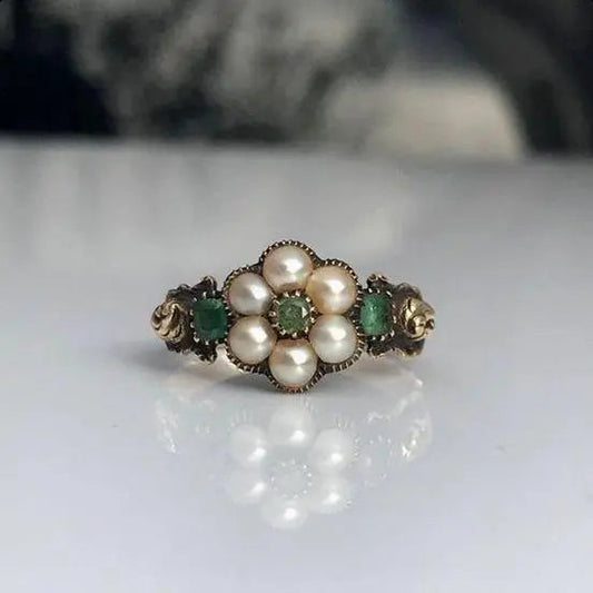 Vintage style green pearl ring