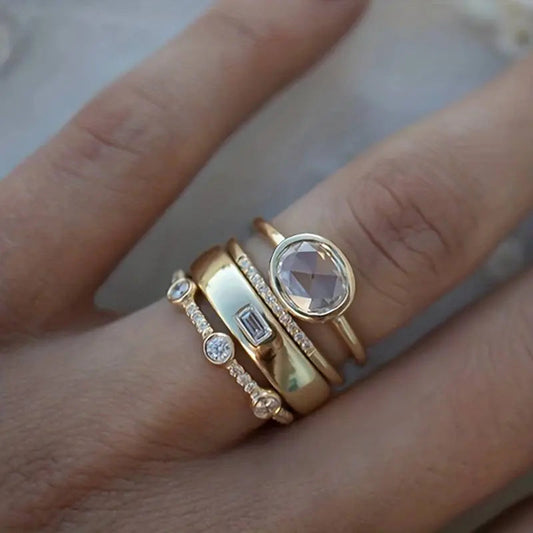 Ring set with zirconia and gold in vintage style