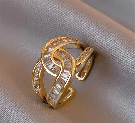 Elegant ring with a knot